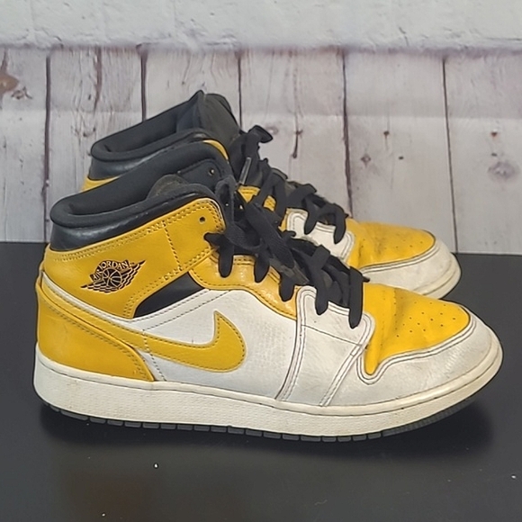 Nike Air Jordan 1 Mid US University Gold Yellow Shoes 554724-170 Youth 7/ W 8 - Picture 12 of 17